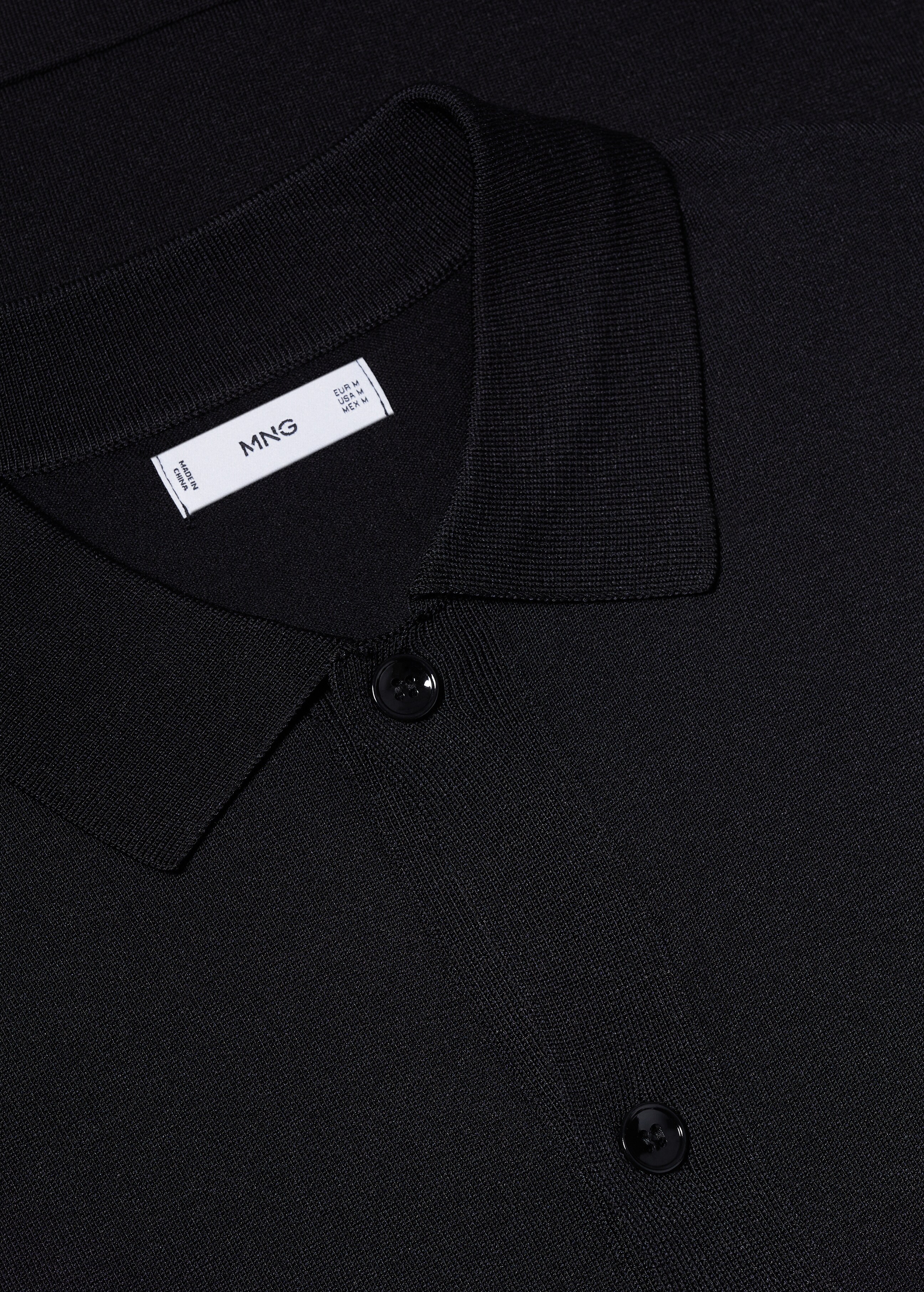 Buttoned micro-structure knitted polo shirt - Details of the article 8