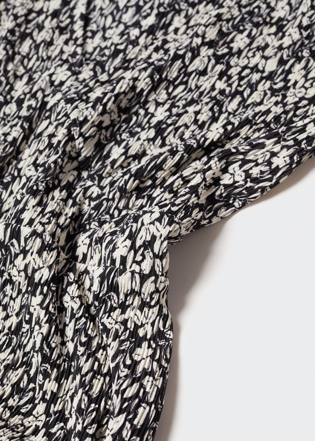 Printed textured dress - Details of the article 8