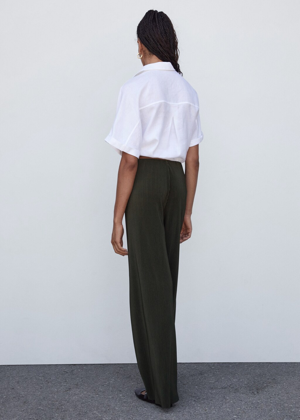 Pleated straight trousers - Reverse of the article