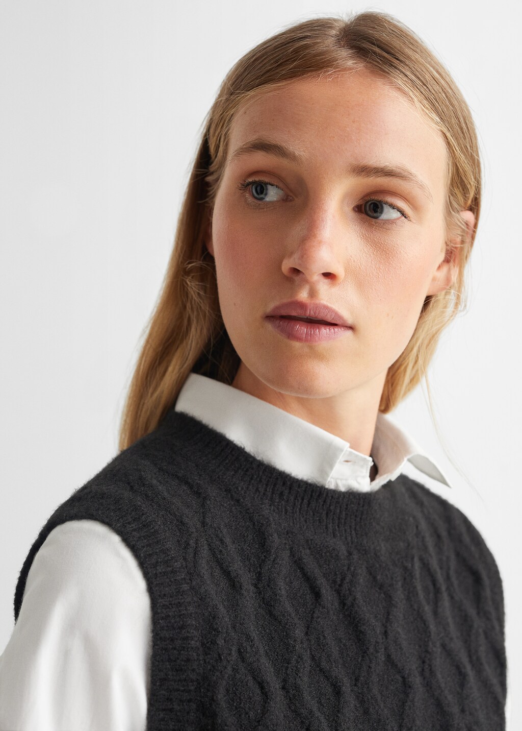 Braided-knit gilet - Details of the article 1