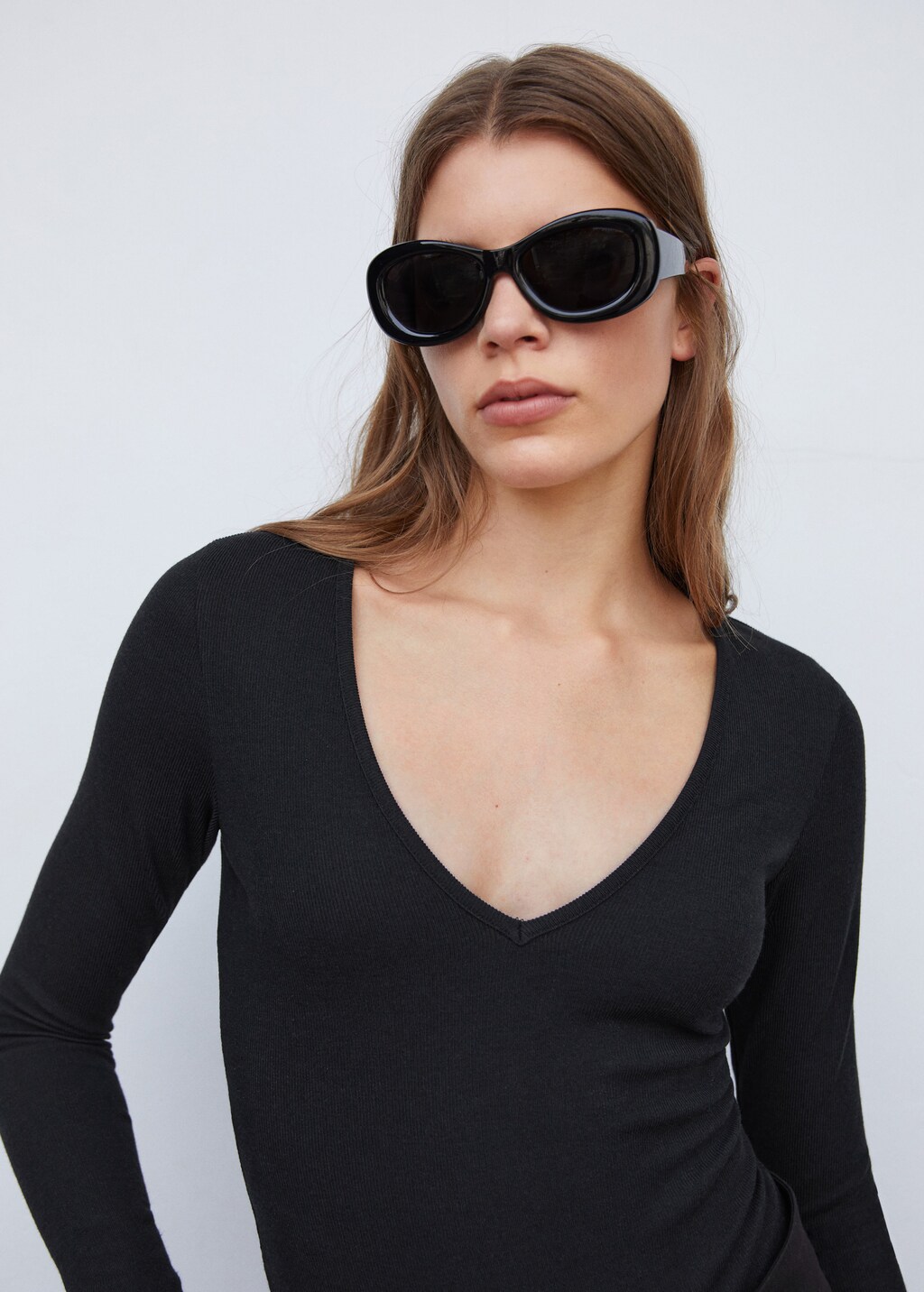 V-neck bodysuit - Details of the article 1