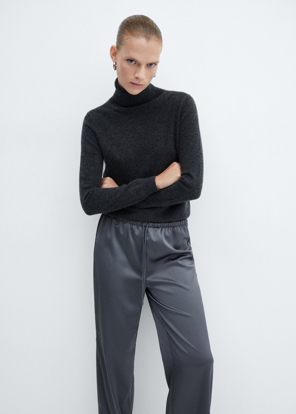 Satin-finish elastic waist trousers - Details of the article 1