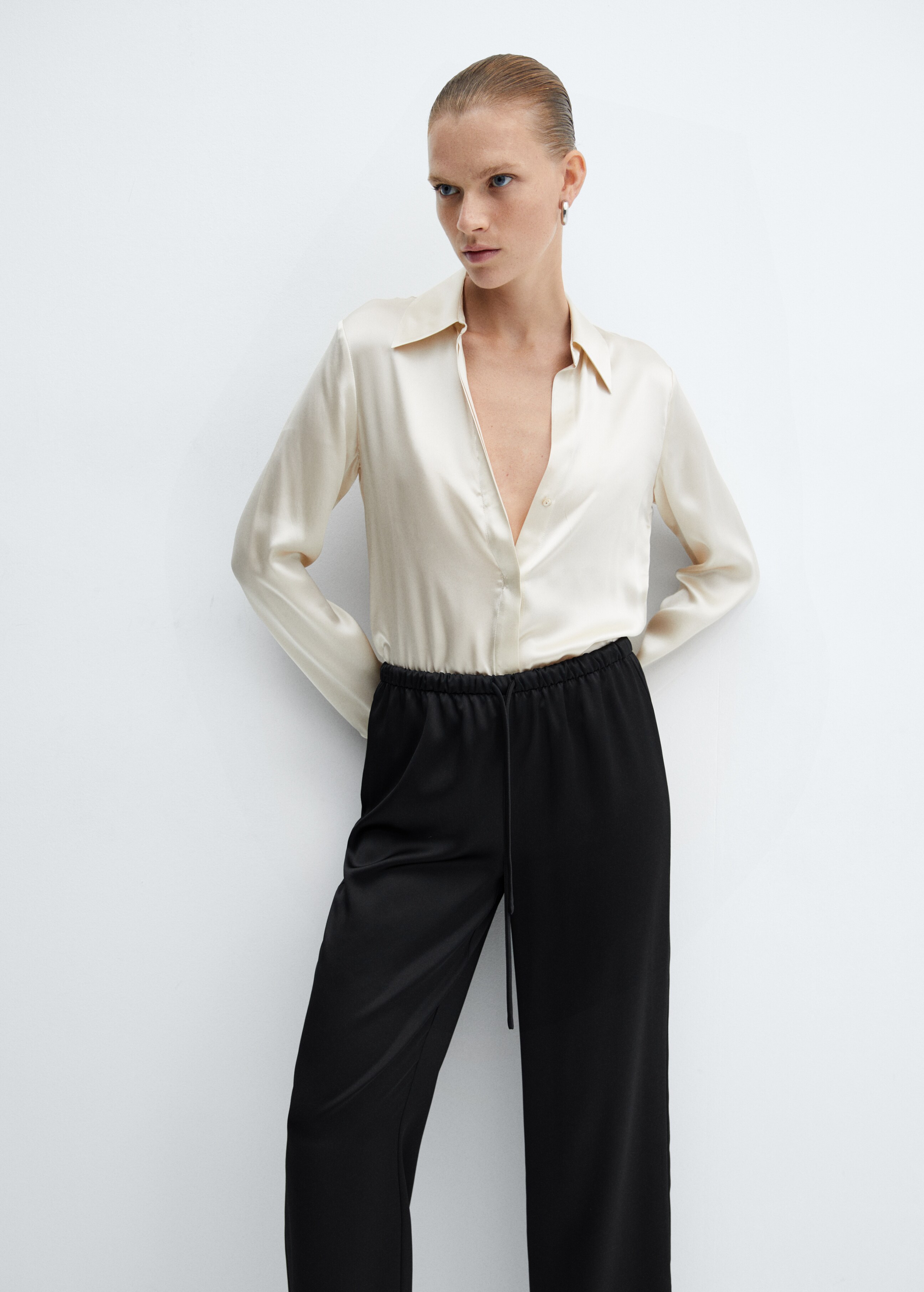 Satin-finish elastic waist pants - Details of the article 1