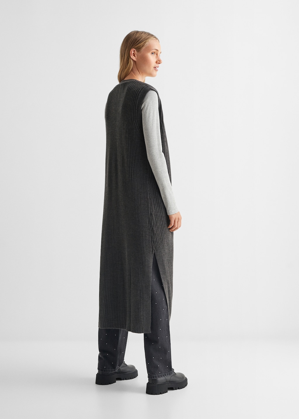 Ribbed sleeveless cardigan - Reverse of the article