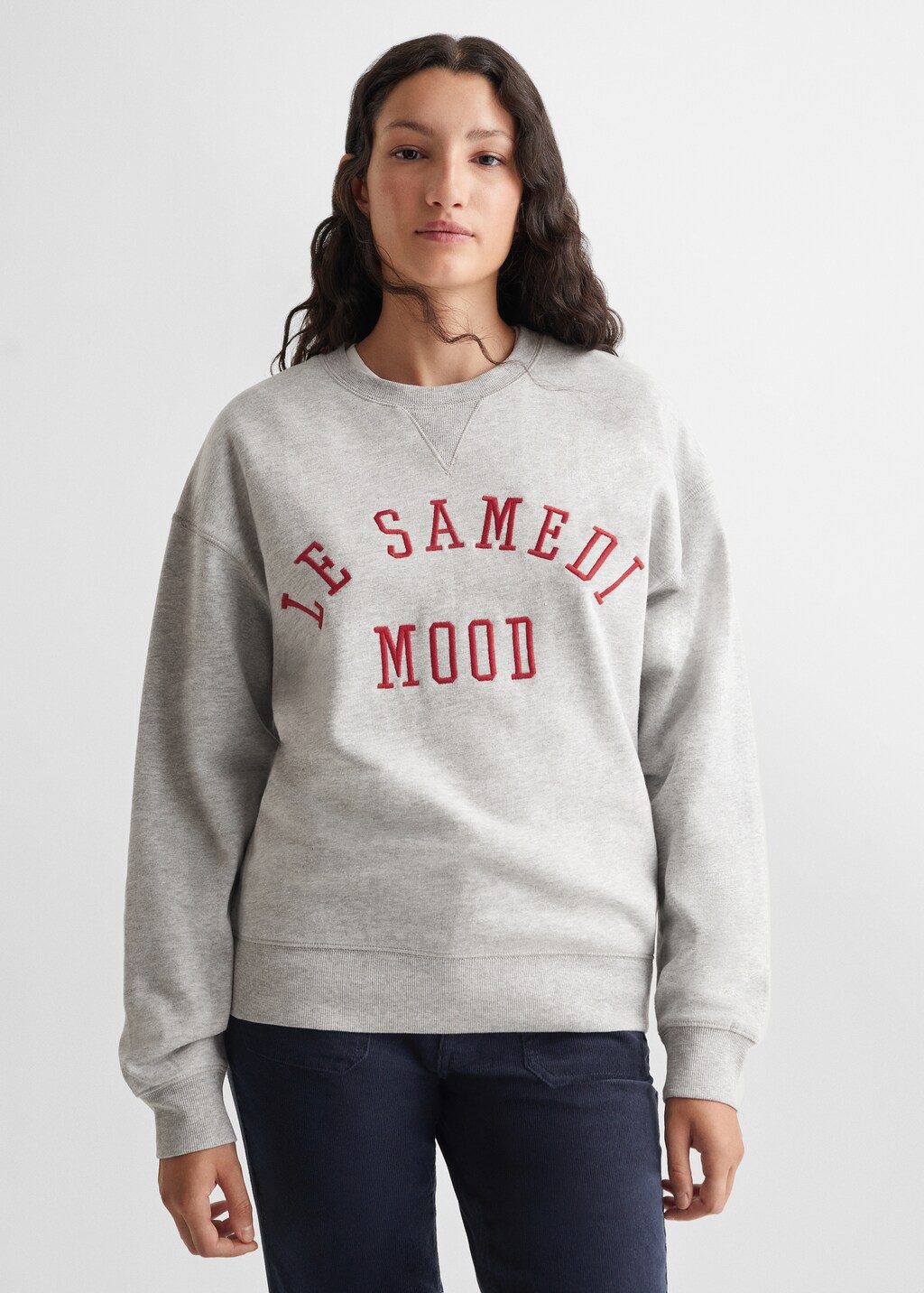 Sweatshirt mit aufgesticktem Schriftzug - Mittlere Ansicht