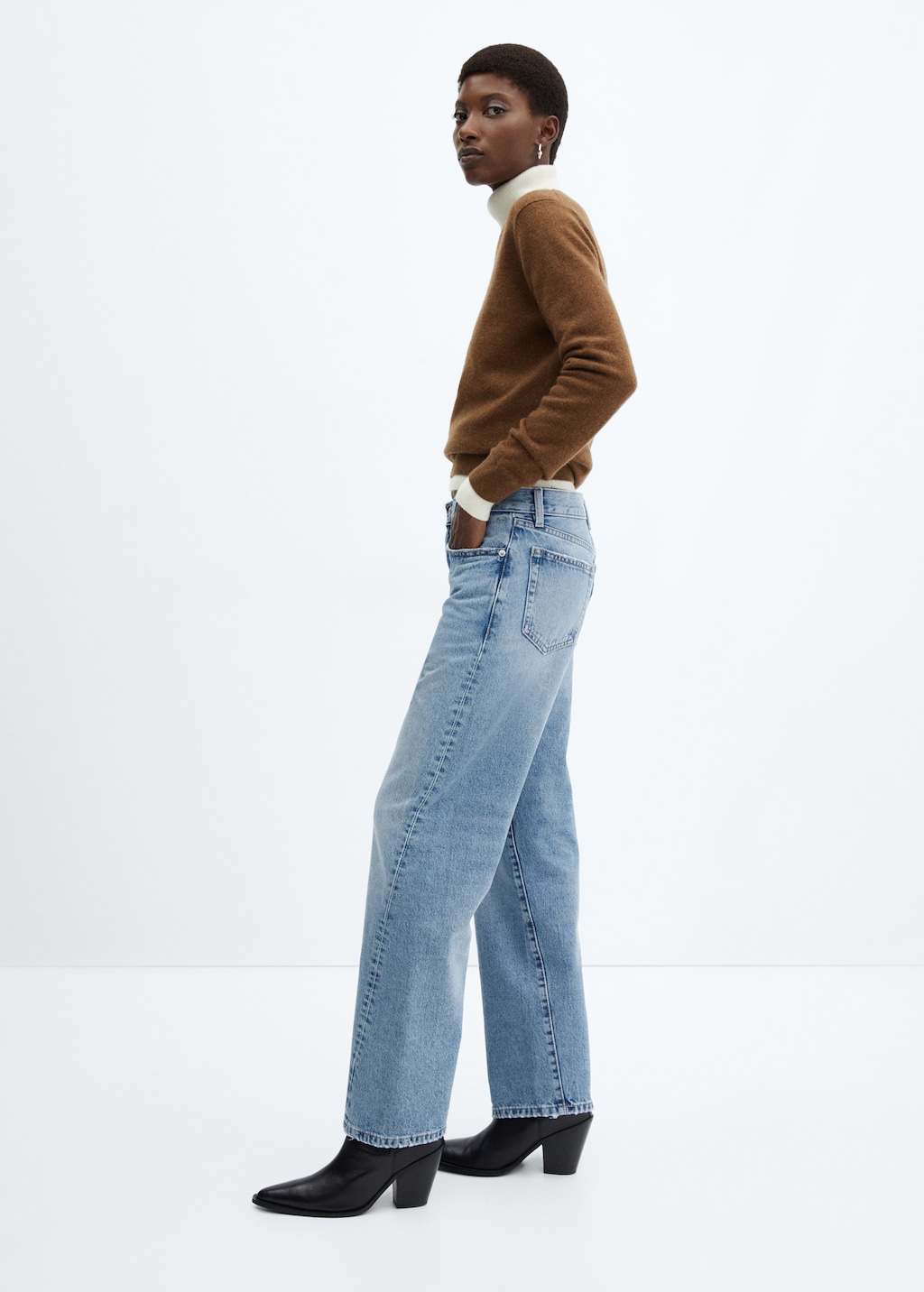 Straight jeans with forward seams - Details of the article 2