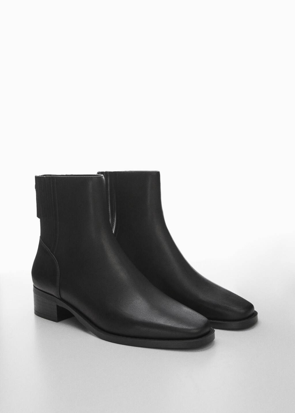 Leather ankle boots with ankle zip closure - Medium plane