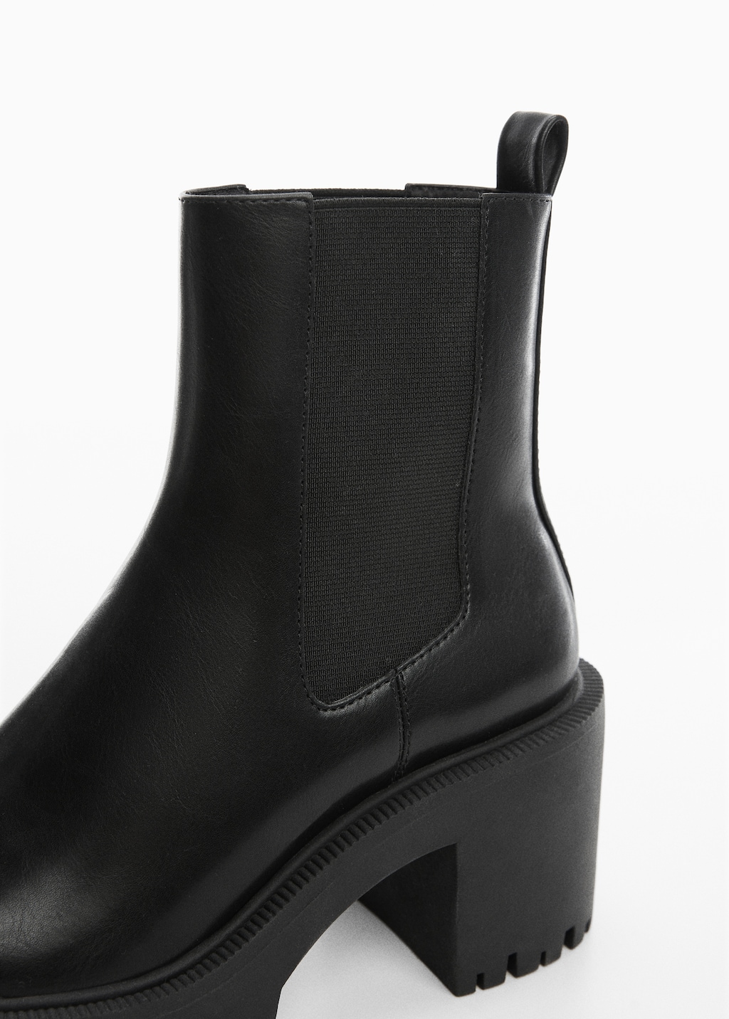 Track sole Chelsea boots - Details of the article 2