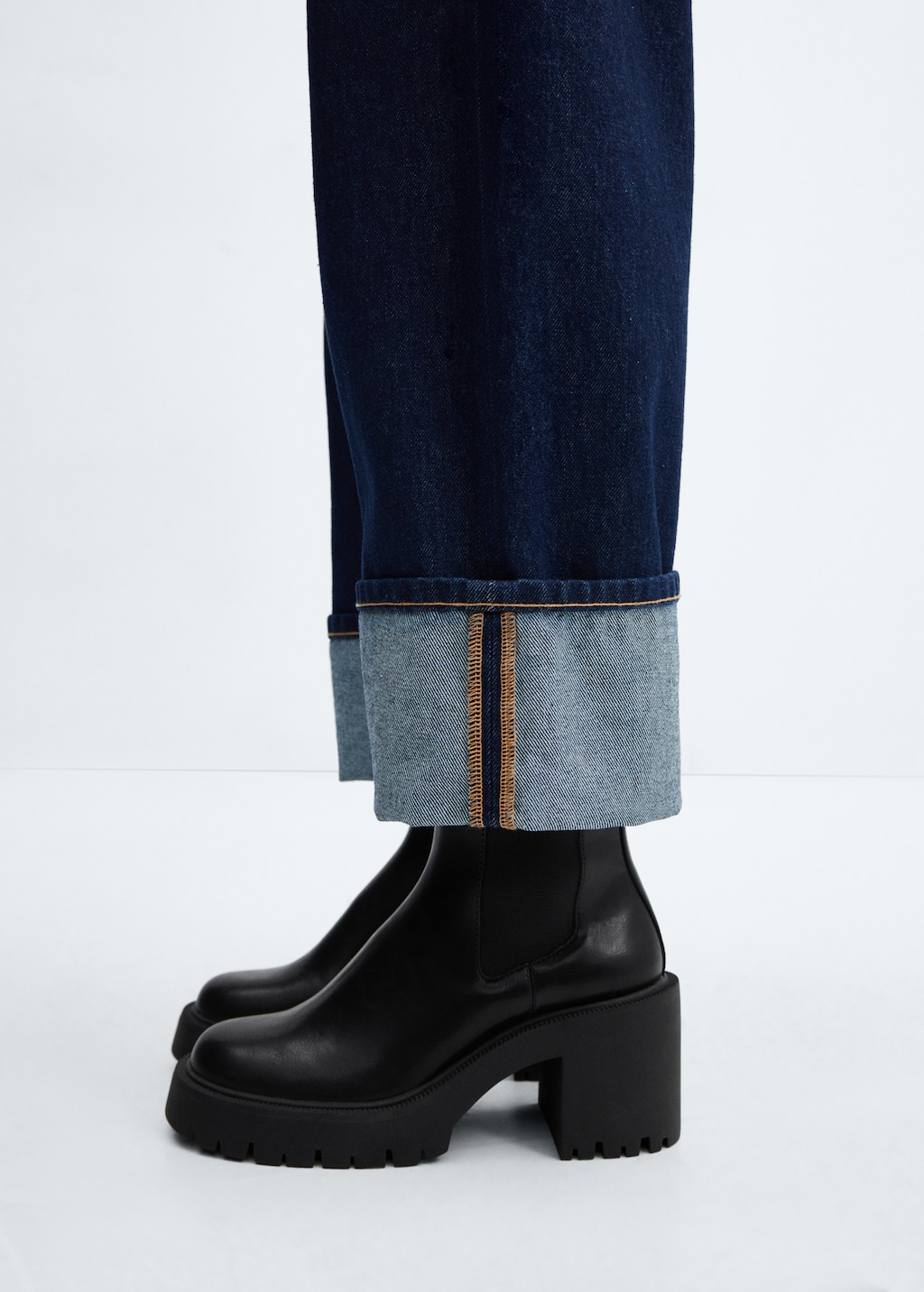 Track sole Chelsea boots - Details of the article 9