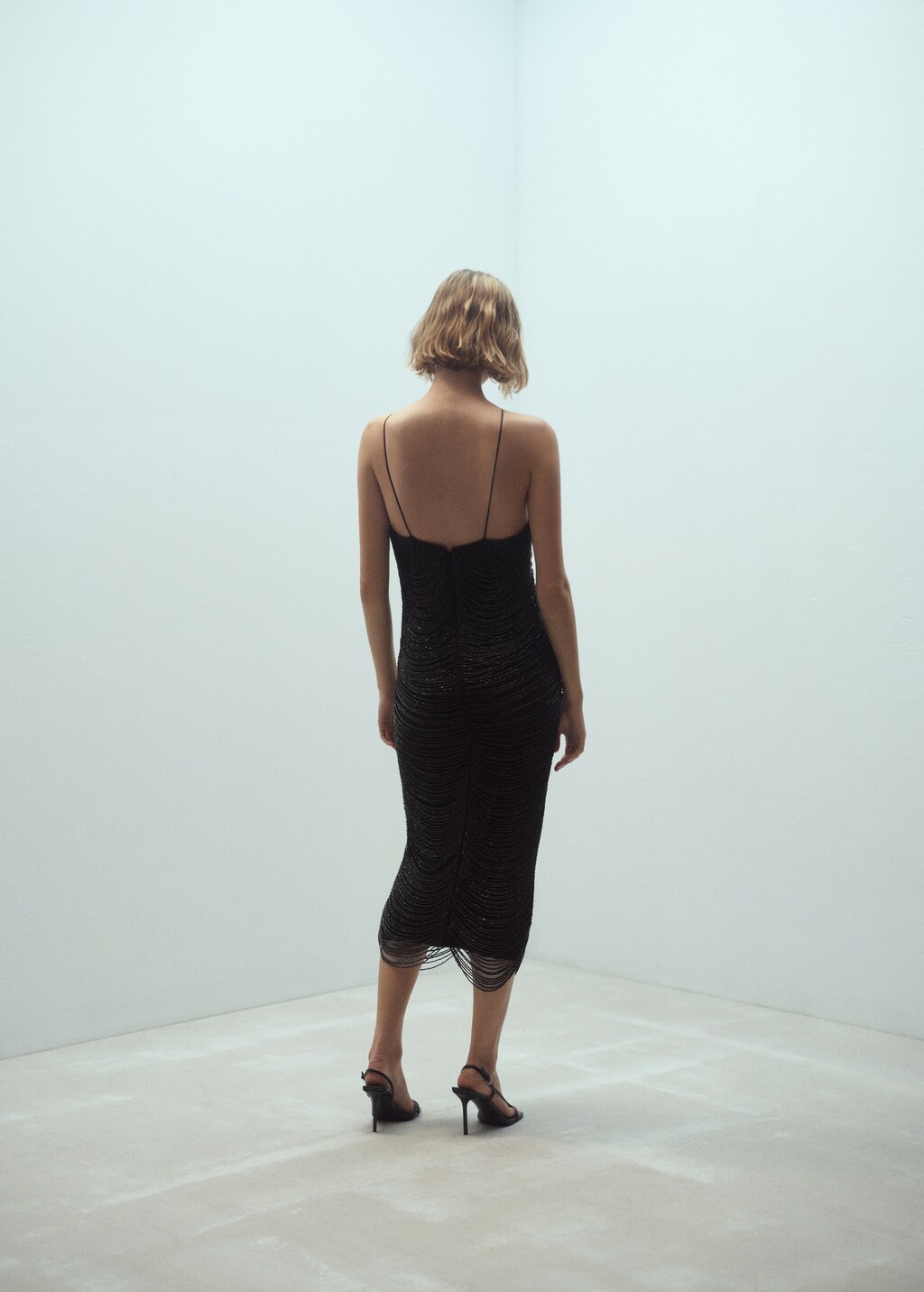 Sequined halter neck dress - Reverse of the article