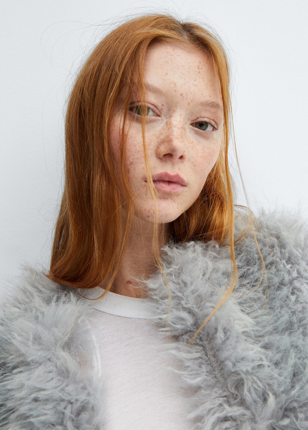 Short fur-effect jacket - Details of the article 1