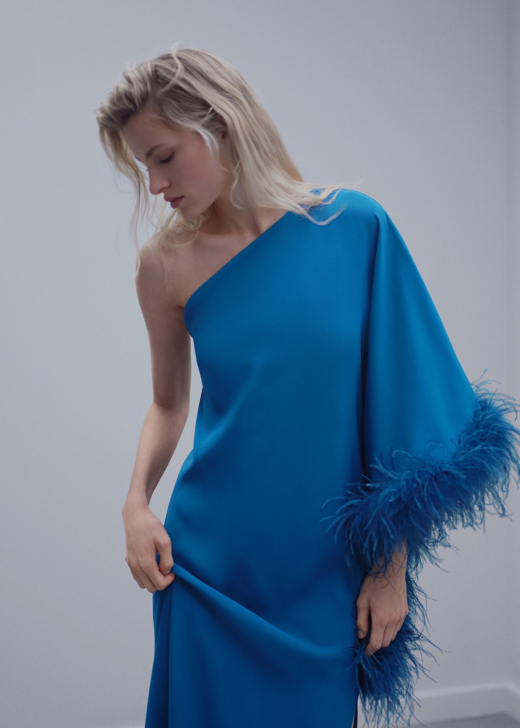 Asymmetrical satin dress with feather detail - Details of the article 1