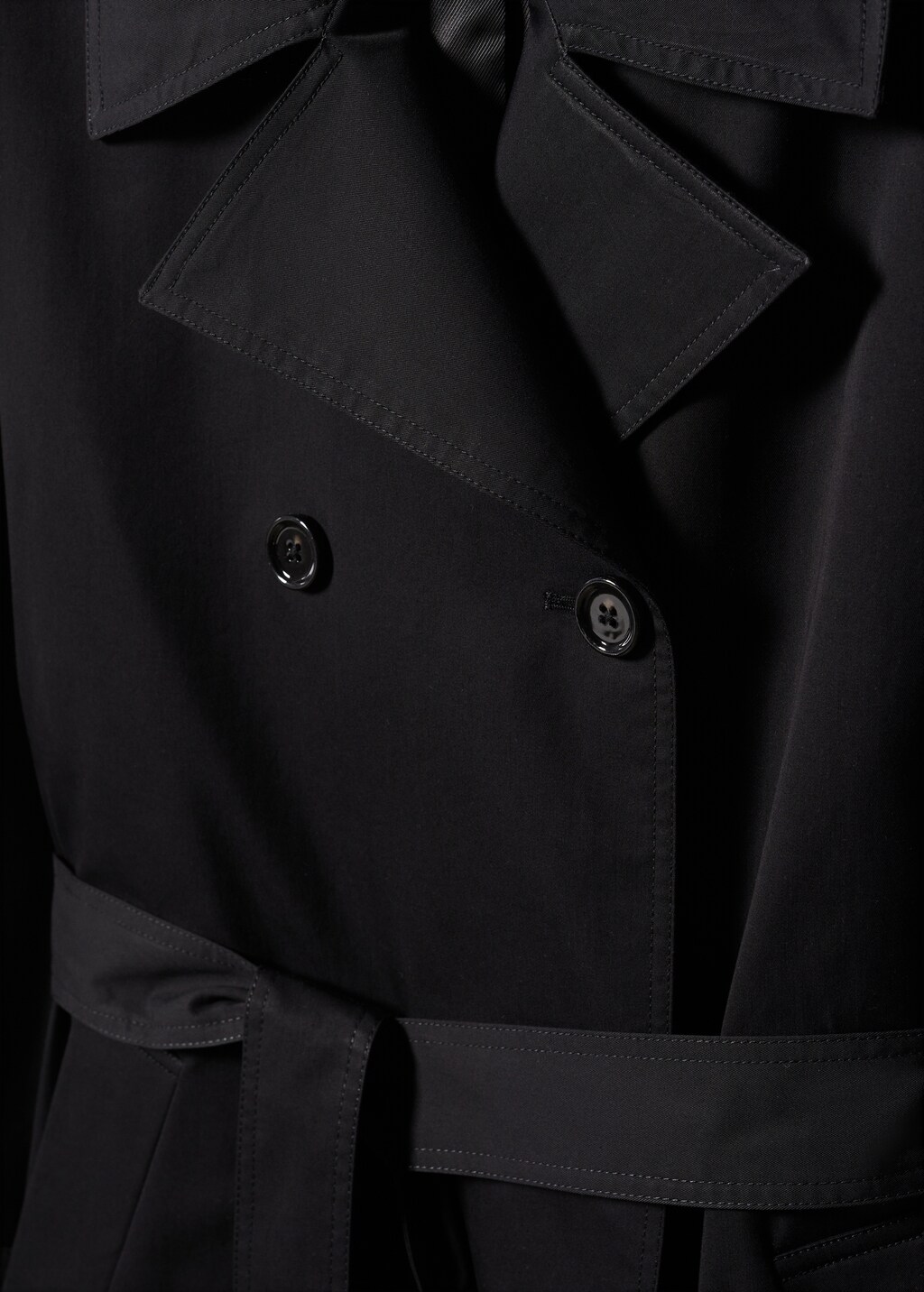 Double-breasted trench coat - Details of the article 8