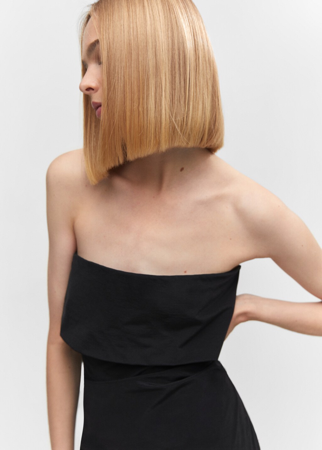 Strapless dress with slit - Details of the article 6