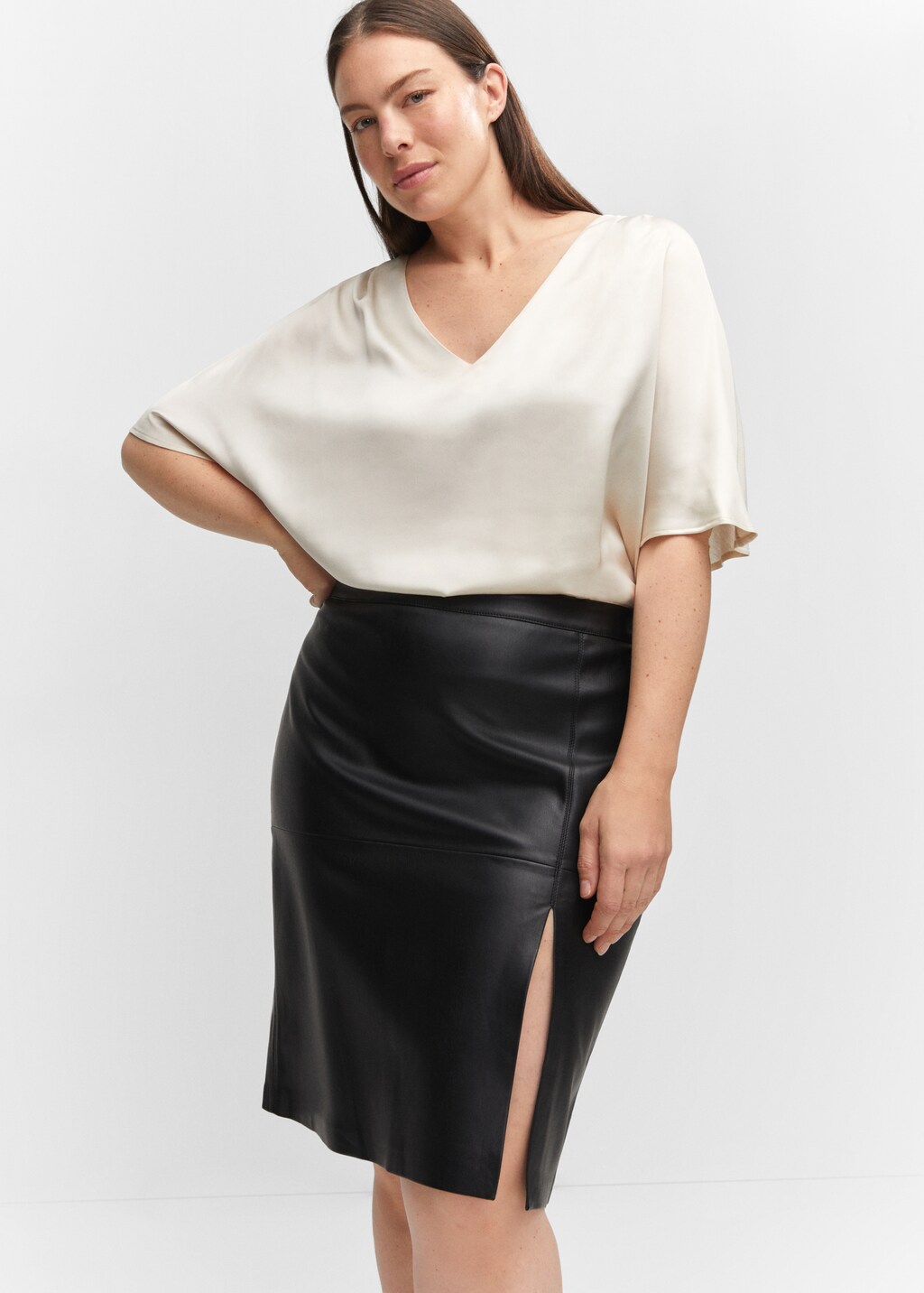 Short-sleeved satin blouse - Details of the article 5