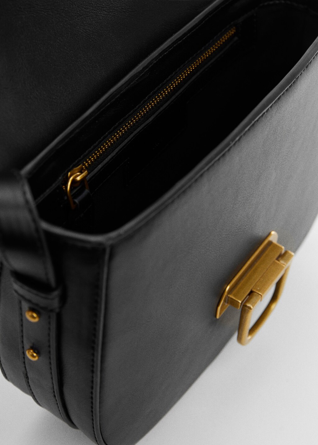 Shoulder bag with buckle - Details of the article 3