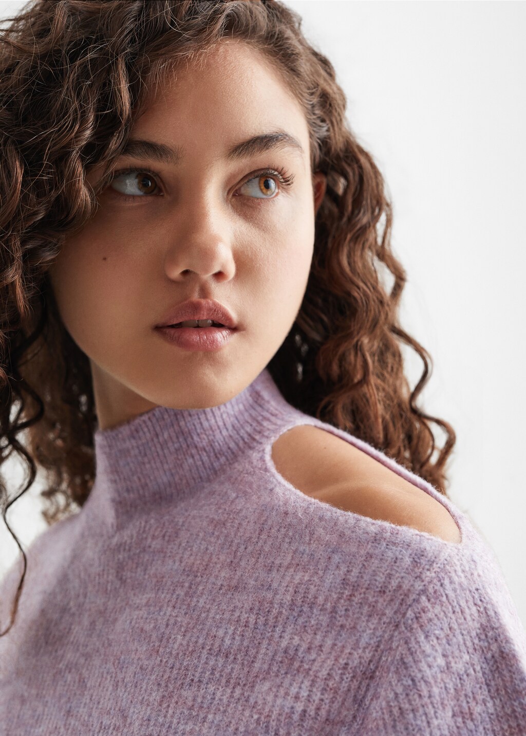 Cut-out knitted sweater - Details of the article 1