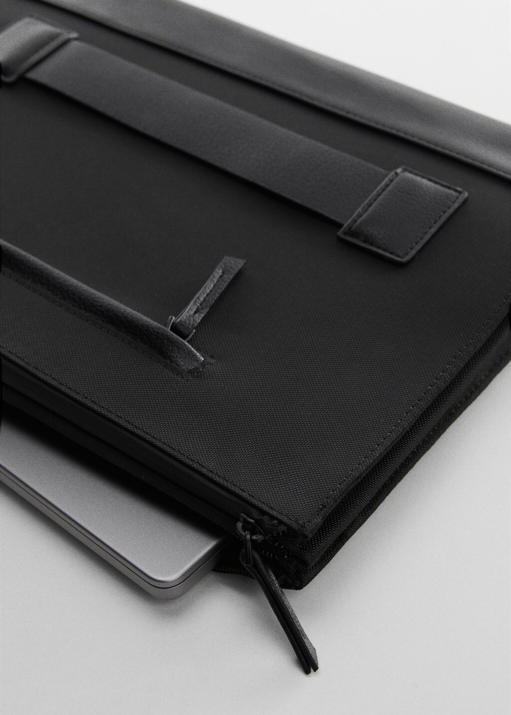 Leather-effect laptop case - Details of the article 1