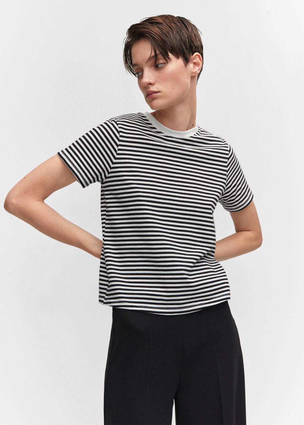 Short-sleeved sale striped T-shirt mid-length