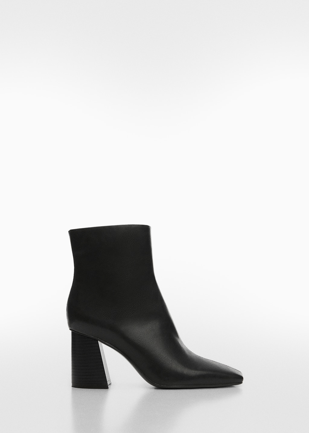 Ankle boots with square toe heel - Article without model