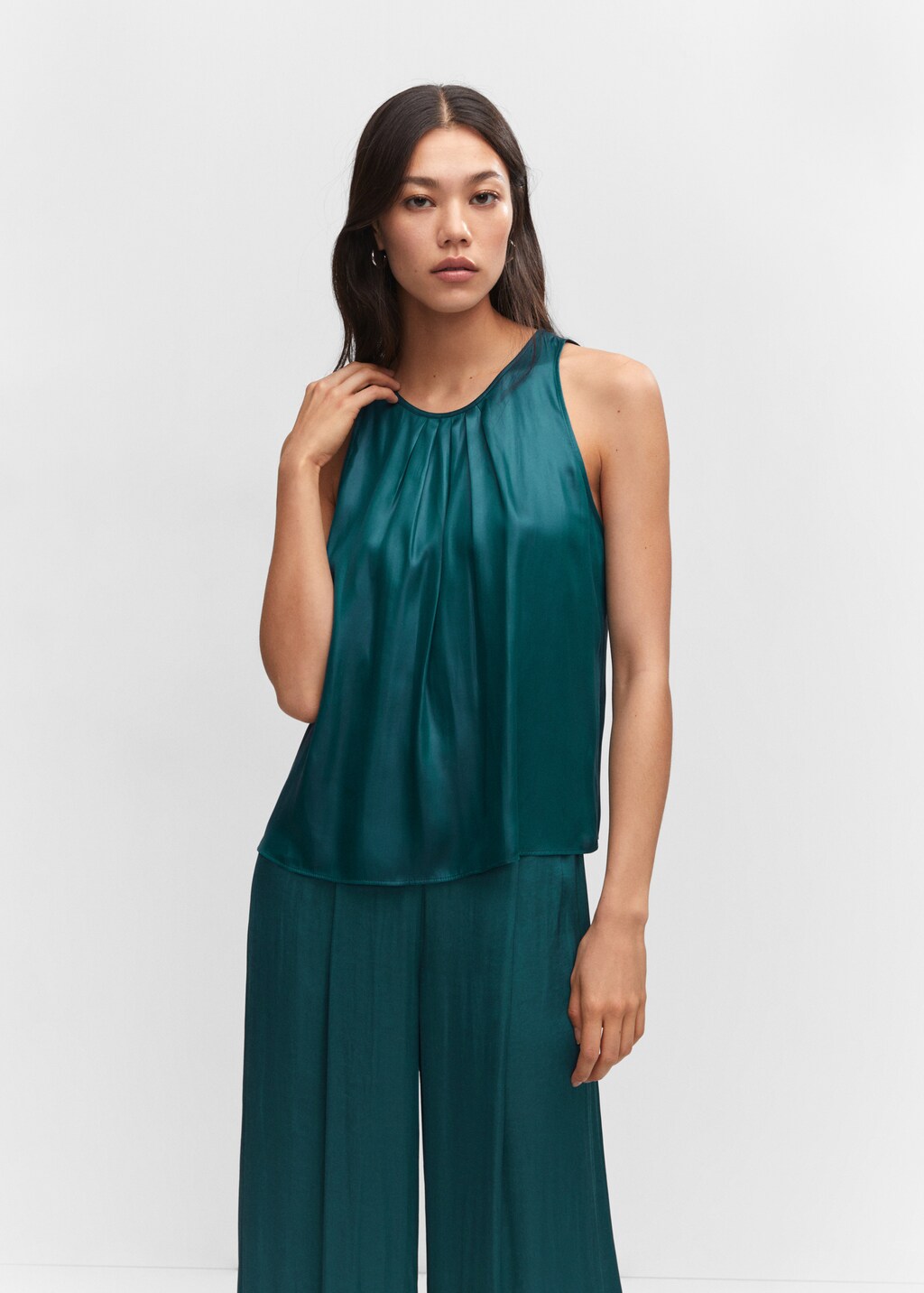 Satin top with pleated detail - Medium plane