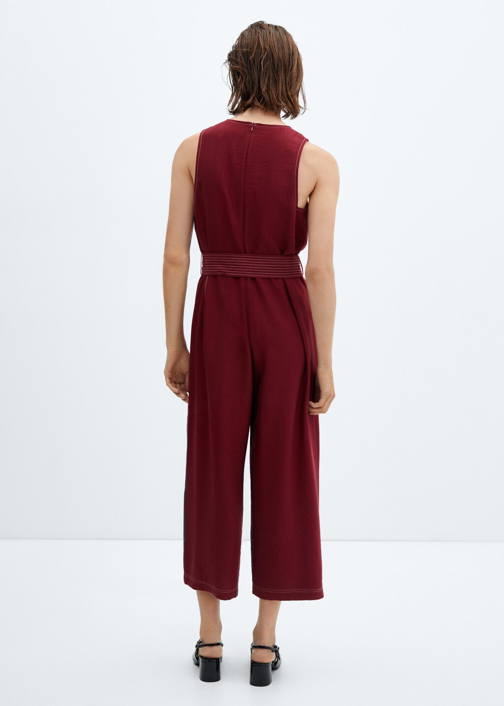 Jumpsuit mit Steppstich-Detail und Schleifengürtel - Rückseite des Artikels