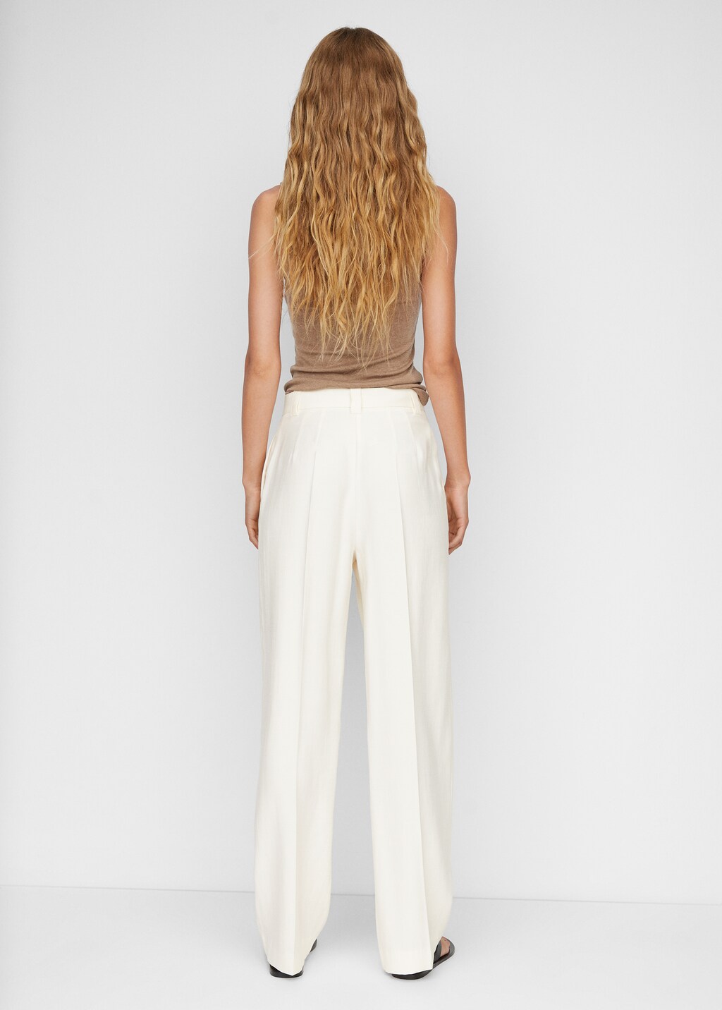 Wideleg pleated trousers - Reverse of the article