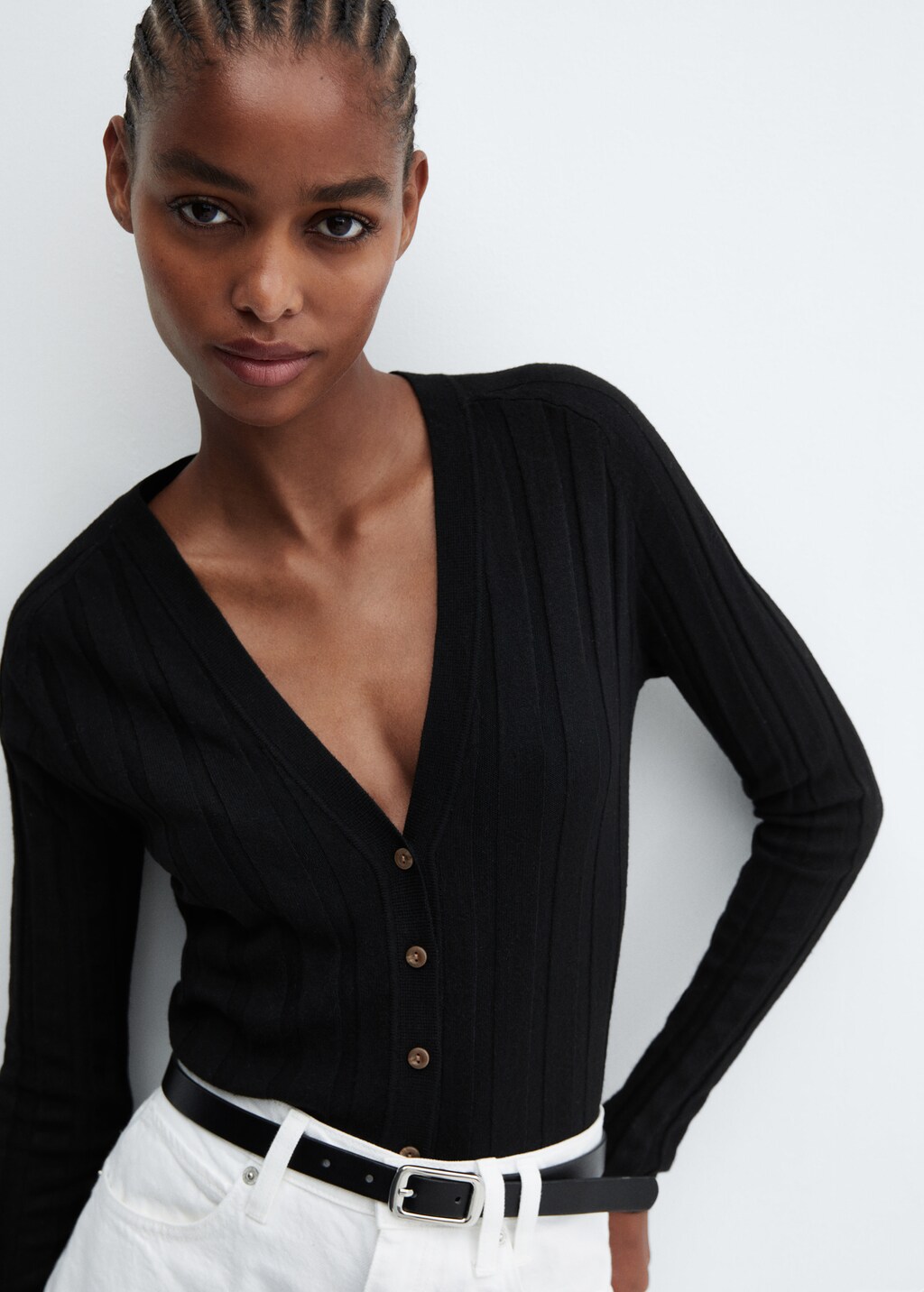 Buttoned ribbed cardigan - Details of the article 1