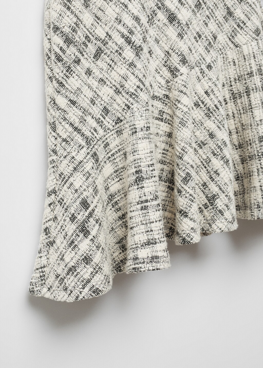 Asymmetrical tweed skirt - Details of the article 8