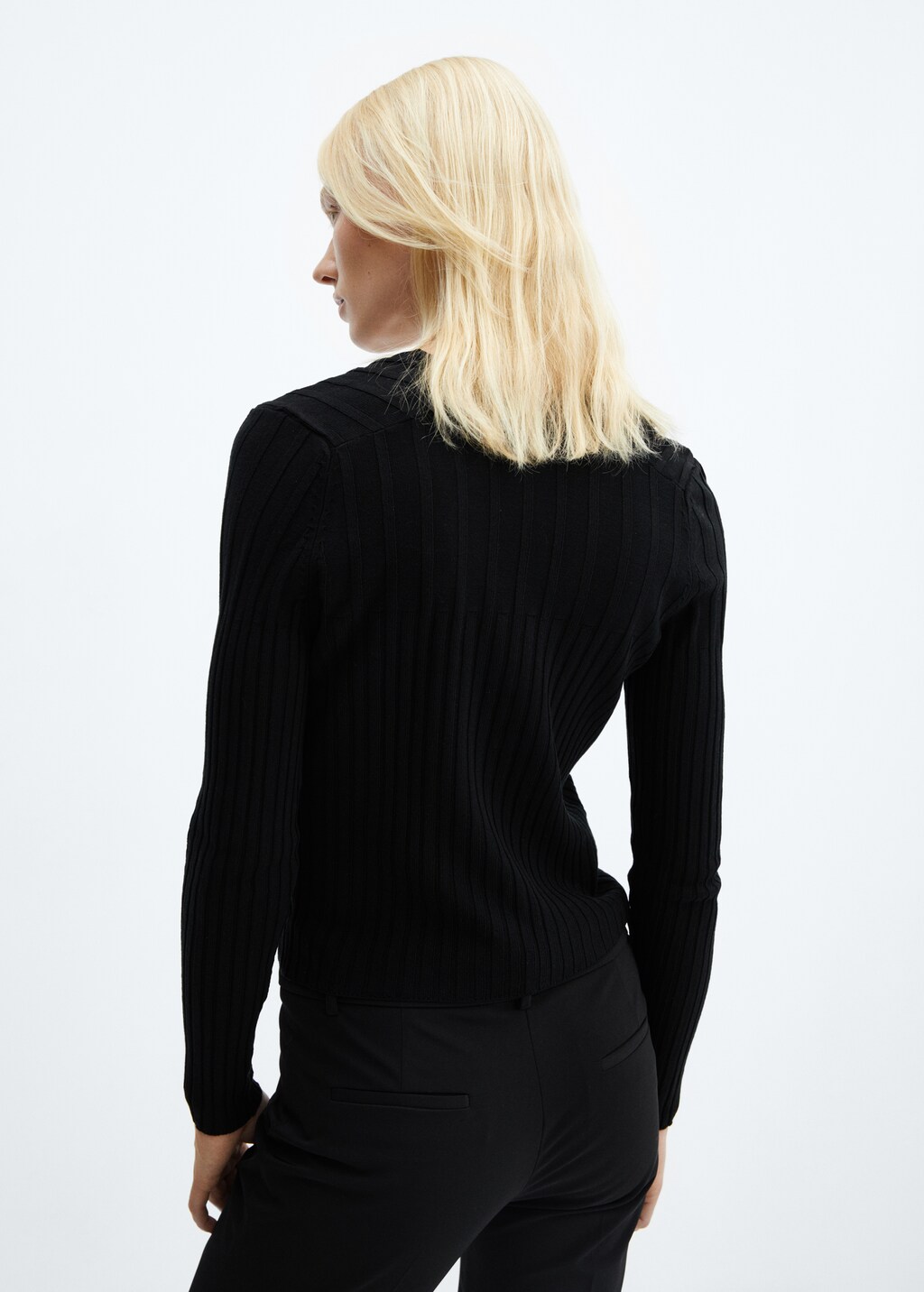 Buttoned ribbed cardigan - Reverse of the article