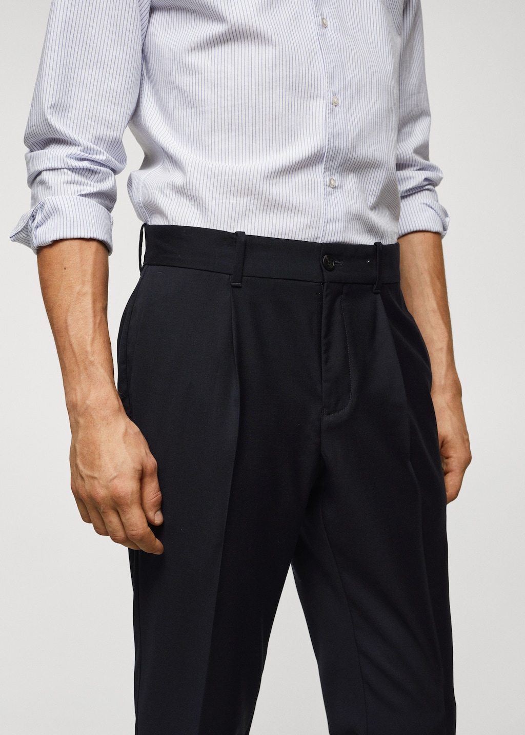 Virgin wool pleated trousers - Details of the article 1