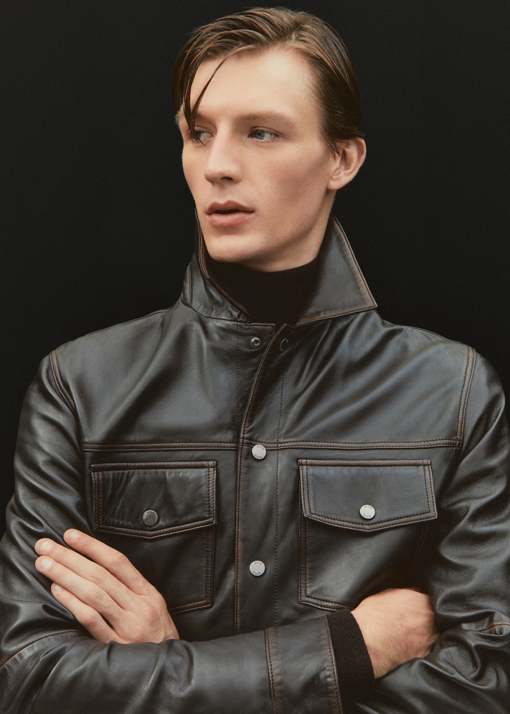 Leather jacket with worn effect - Details of the article 5