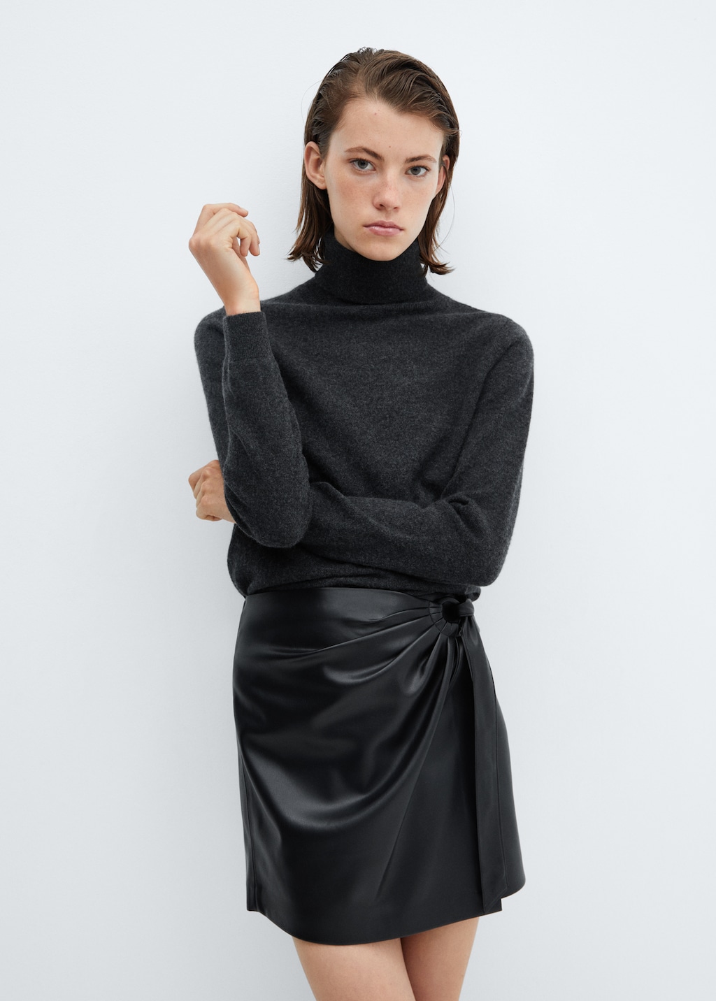 Short leather-effect skirt with buckle - Details of the article 1