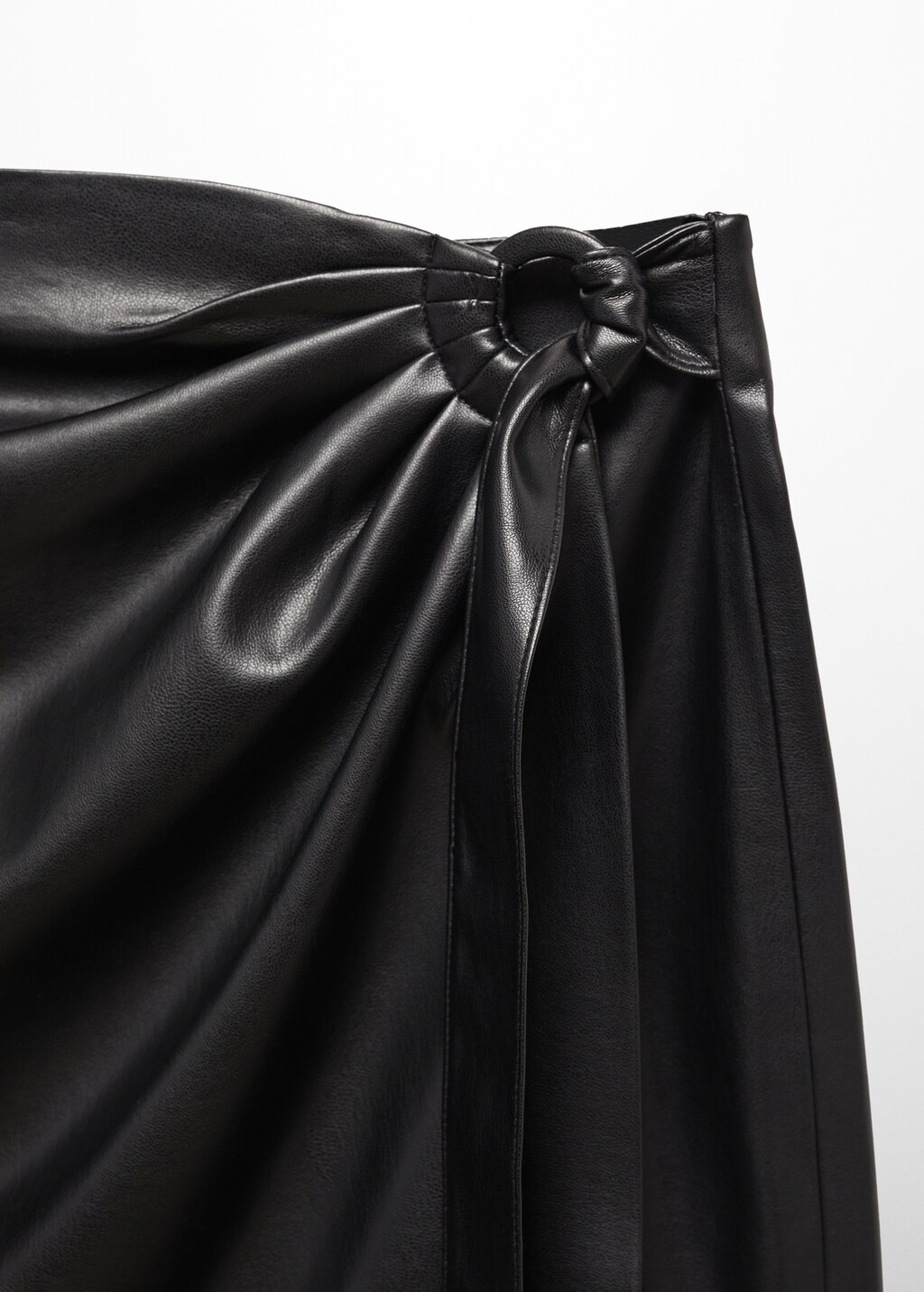 Short leather-effect skirt with buckle - Details of the article 8