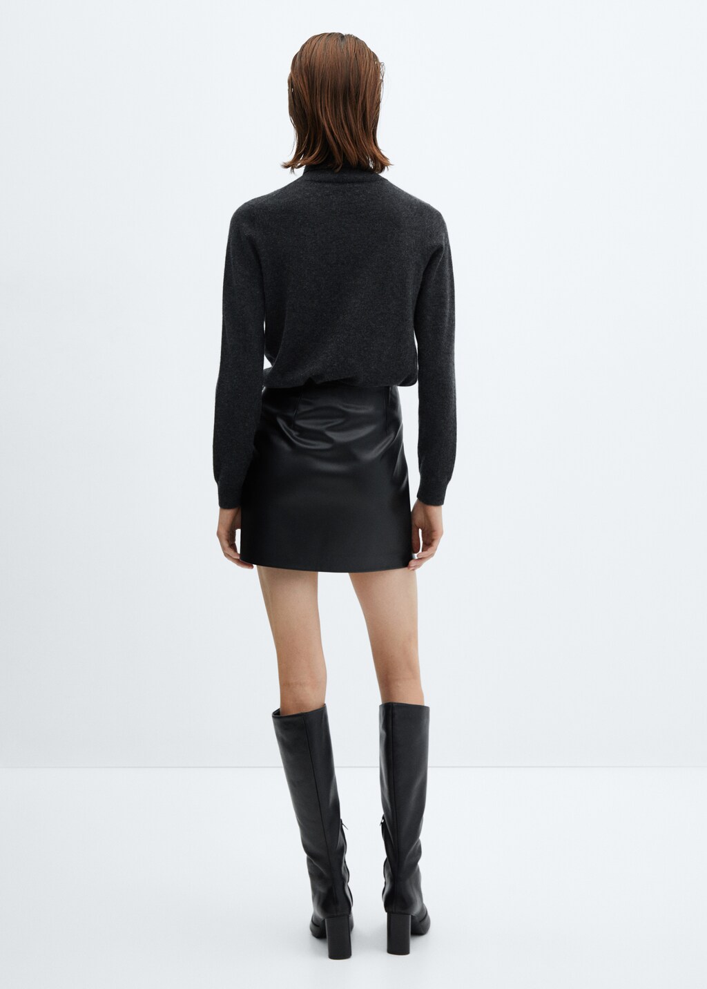 Short leather-effect skirt with buckle - Reverse of the article