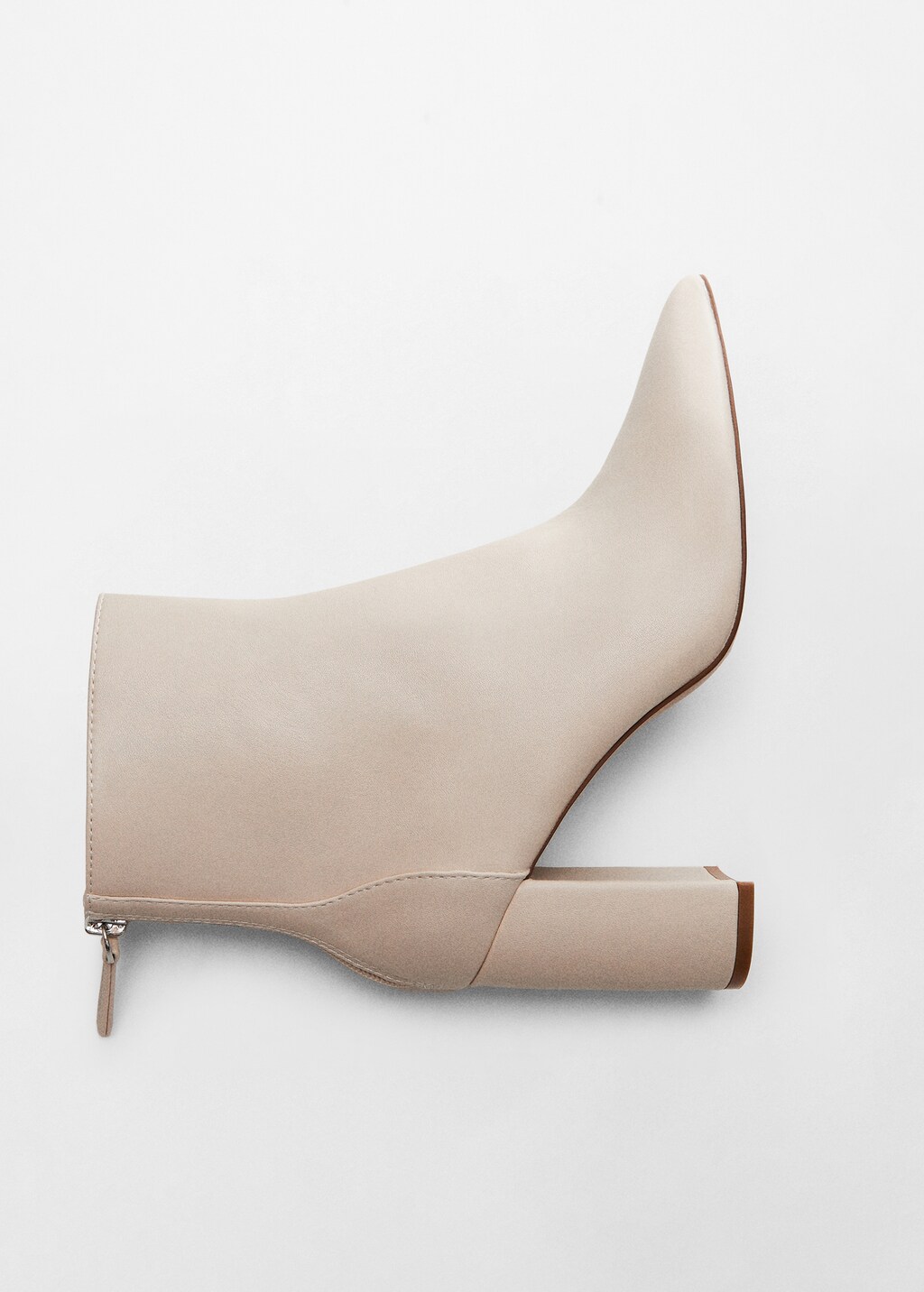 Pointed-toe ankle boot swith zip closure - Details of the article 5