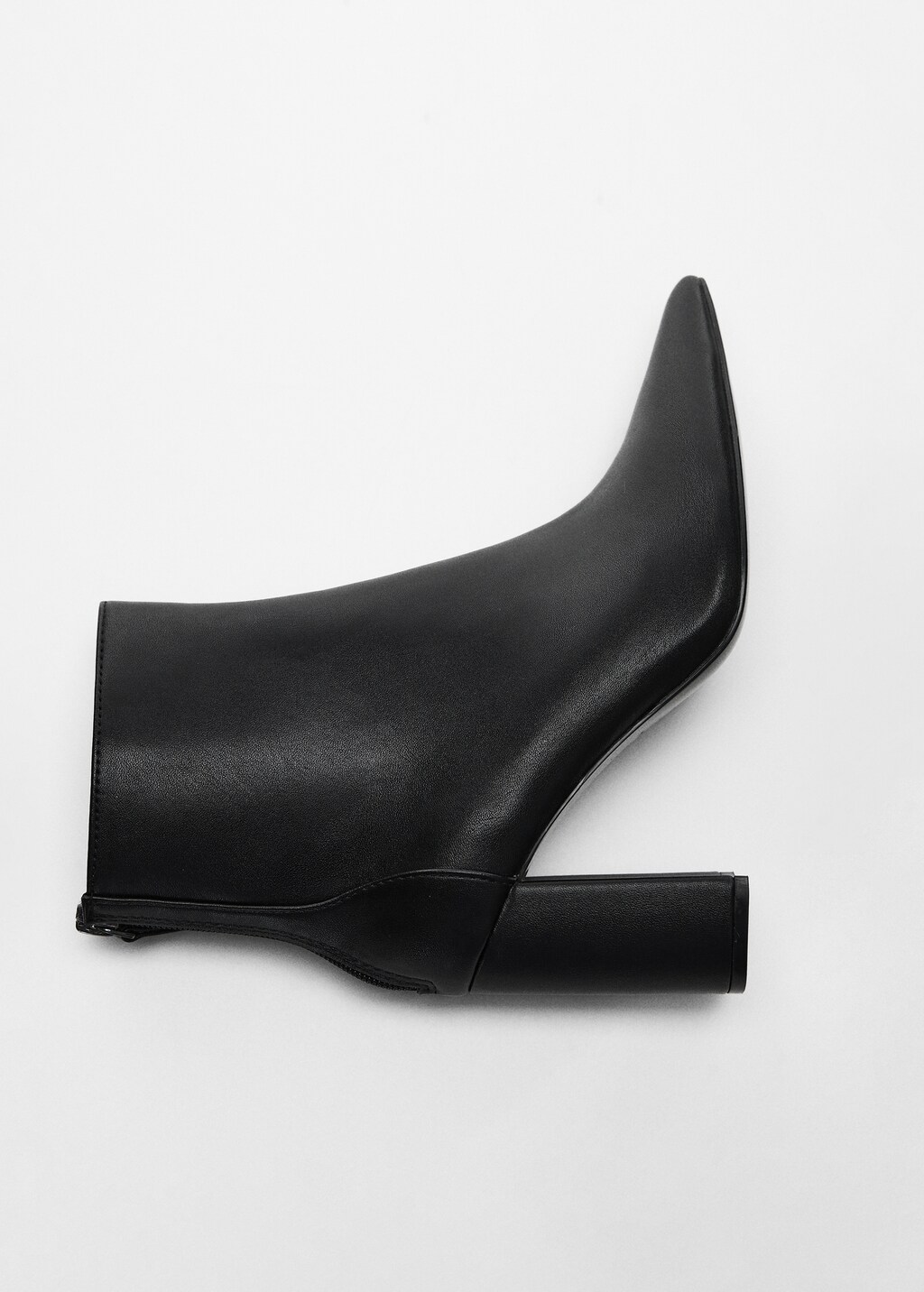 Pointed-toe ankle boot swith zip closure - Details of the article 5