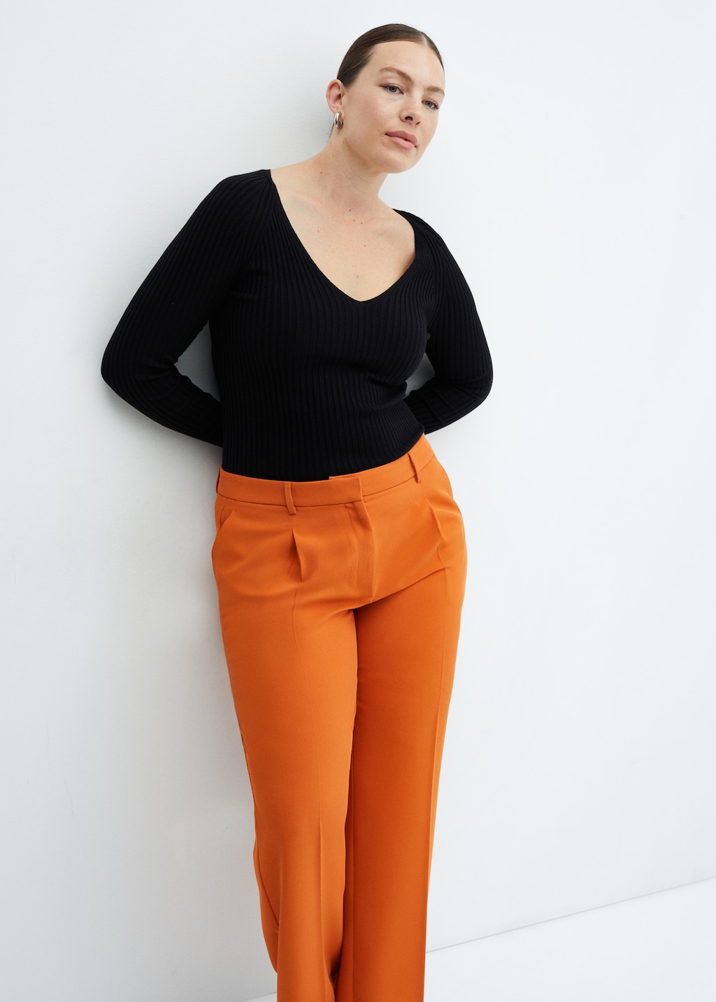 Straight-fit pleated trousers - Details of the article 4