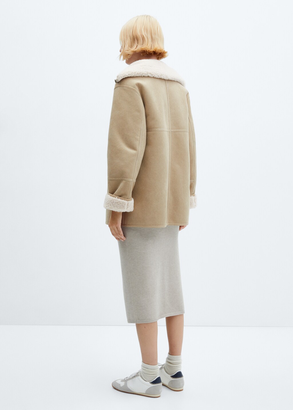 Shearling-lined coat with zip - Reverse of the article