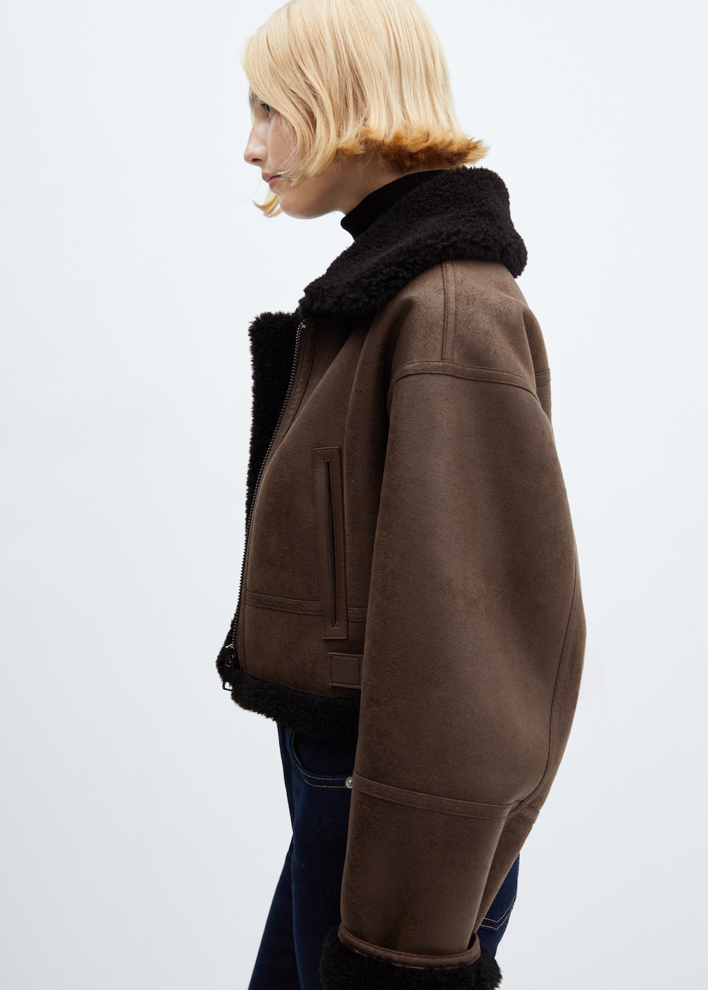 Short jacket with shearling-effect lining - Details of the article 2