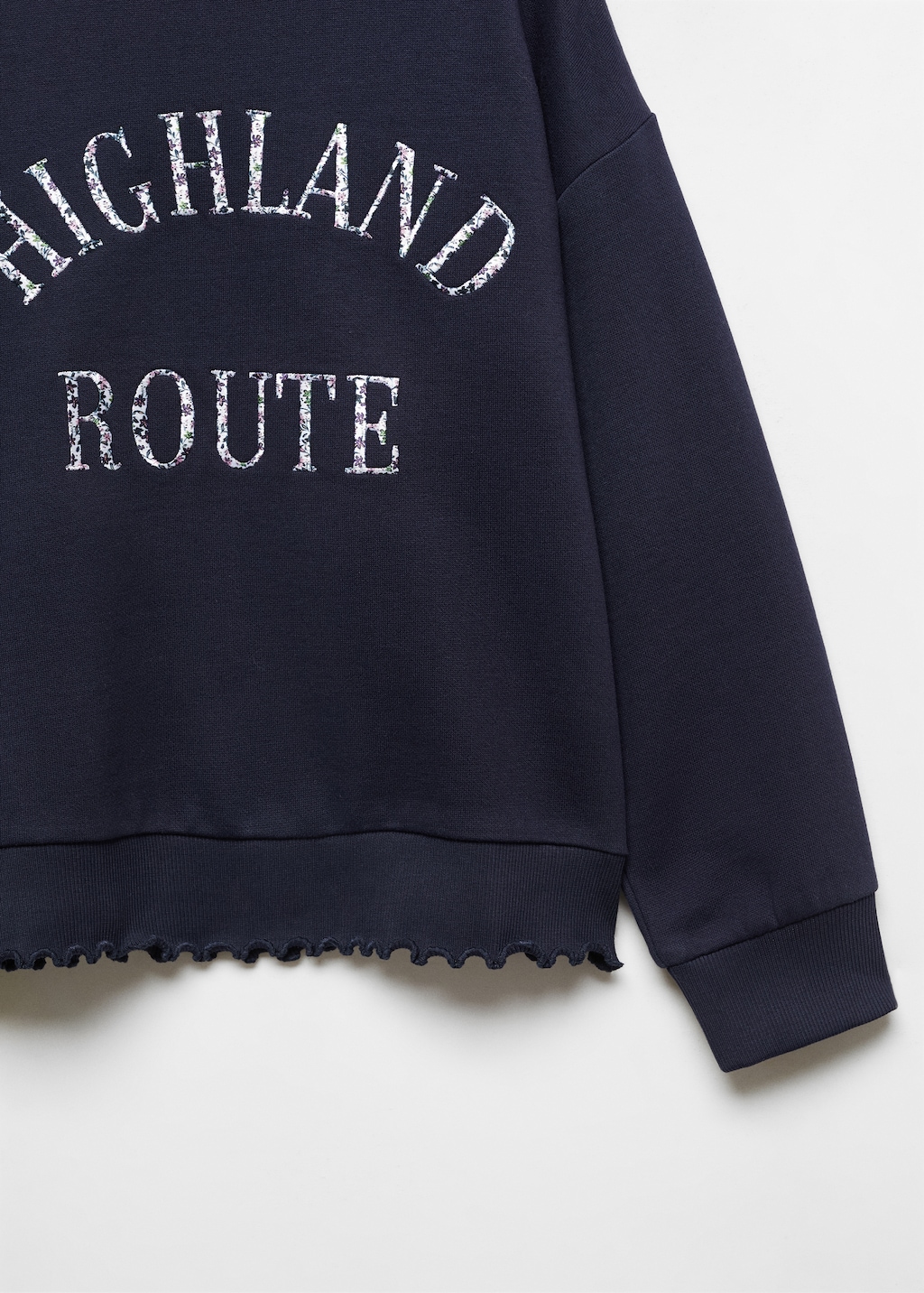 Sweatshirt mit aufgesticktem Schriftzug - Detail des Artikels 8