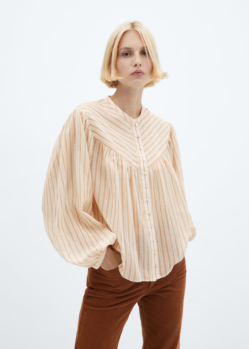 Blouse with puffed sleeves and buttons  - Medium plane