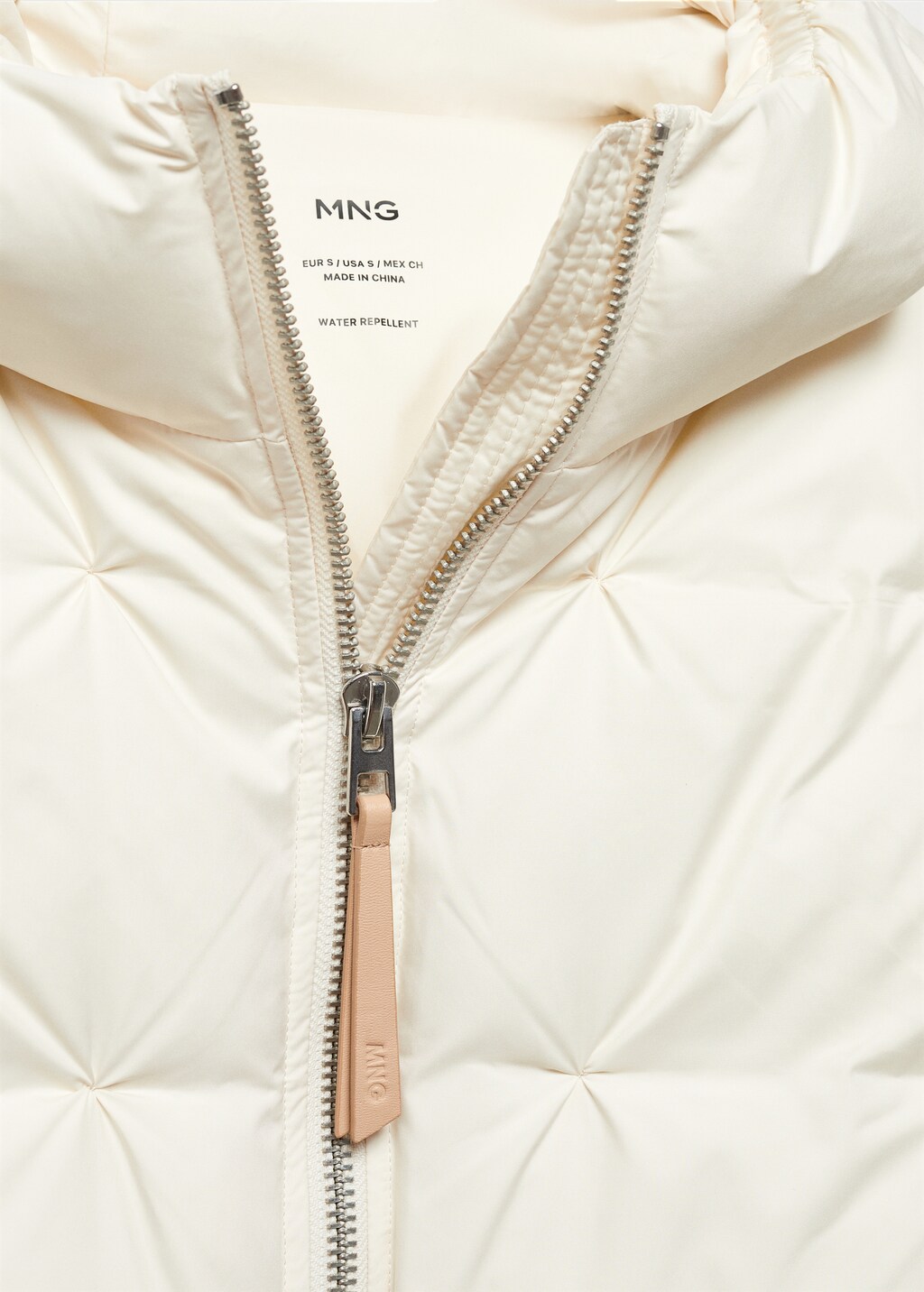 Short padded hooded anorak - Details of the article 8