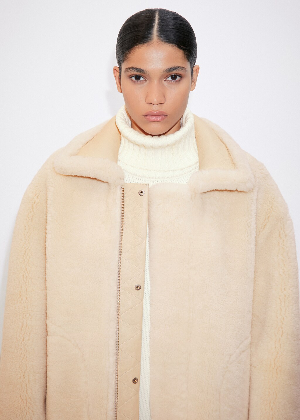 Reversible leather and fur-effect coat - Details of the article 4