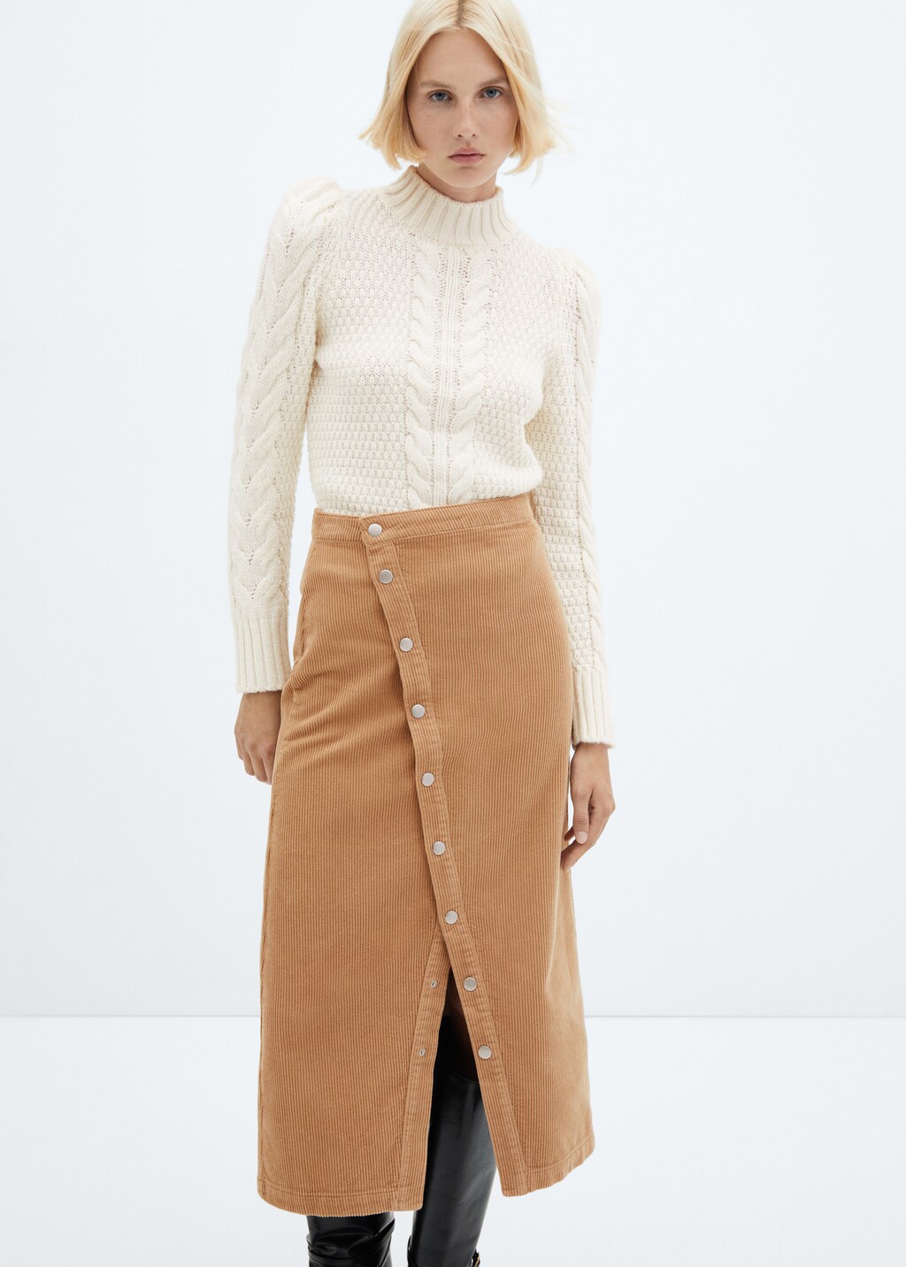 Buttoned corduroy skirt - Details of the article 1