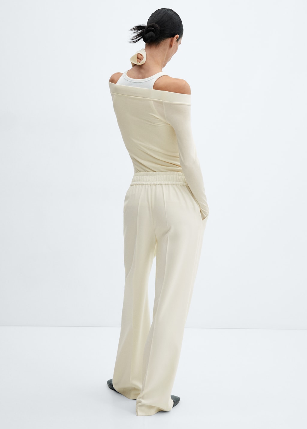 Wideleg trousers with elastic waist - Reverse of the article