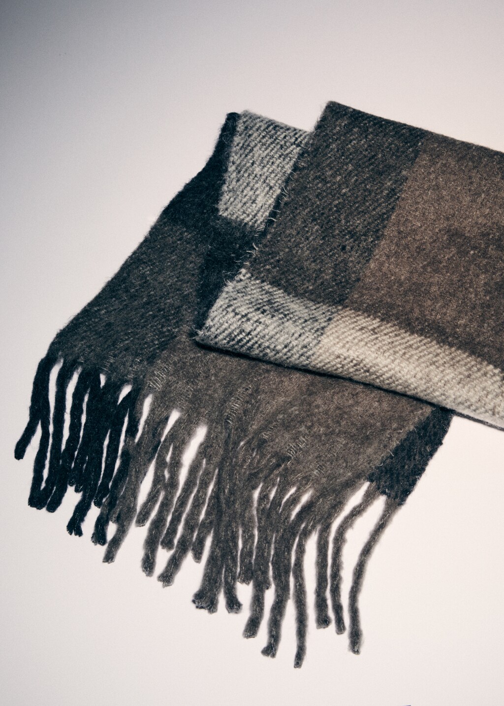 Woollen check scarf - Details of the article 6