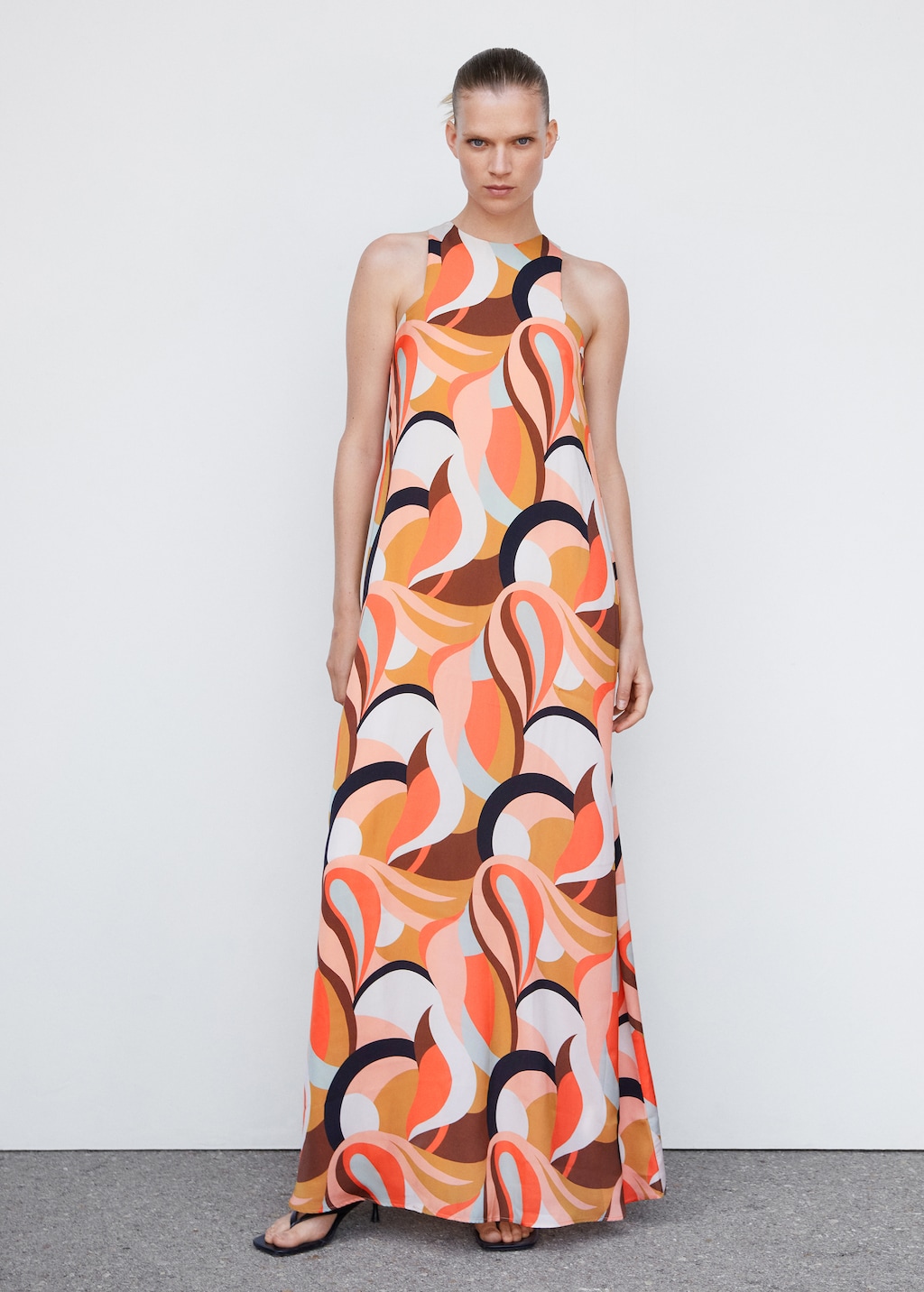 Printed halter gown - General plane