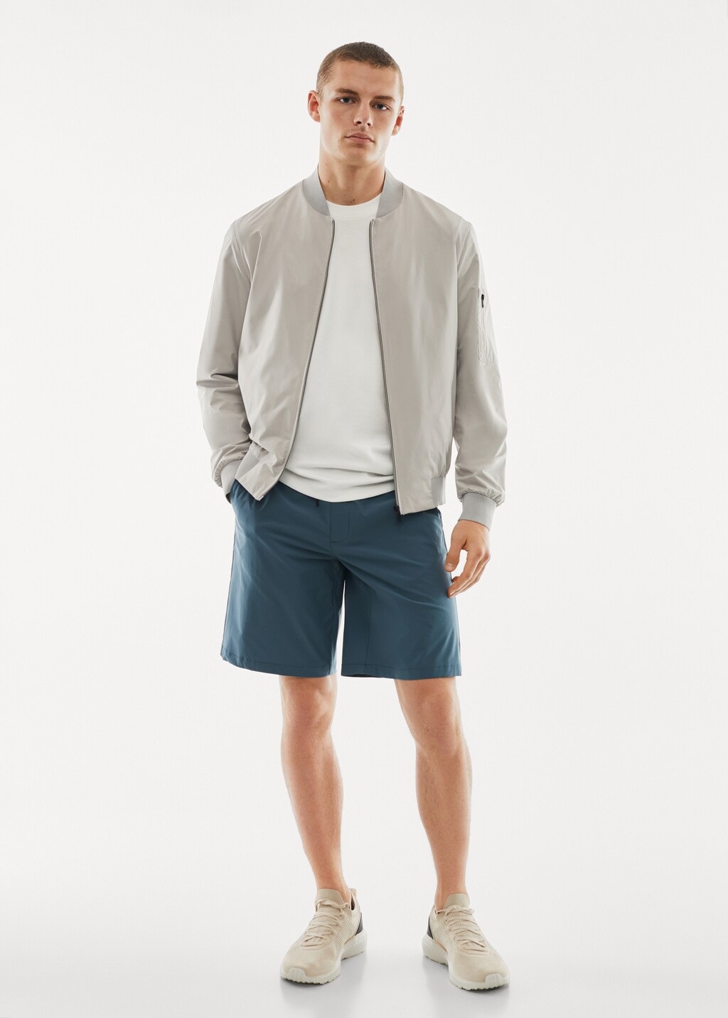 Bomber jacket made of water-repellent technical fabric - General plane