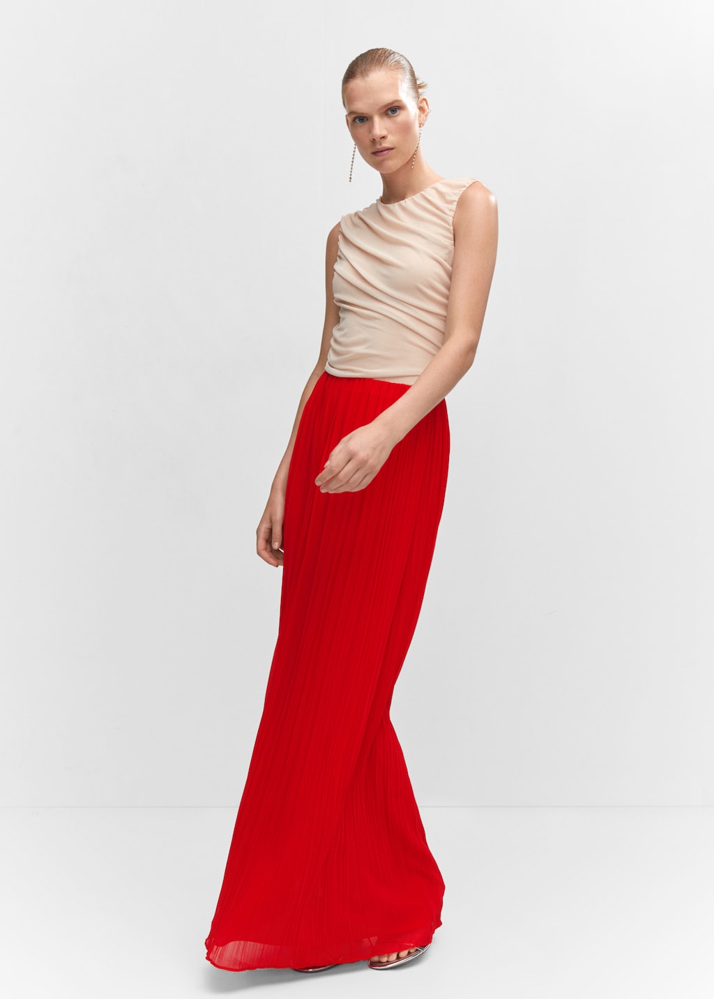 Pleated long skirt - General plane